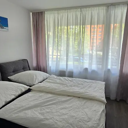 Zimmer Mit Doppelbett Und Gemeinsames Bad アパート デュッセルドルフ