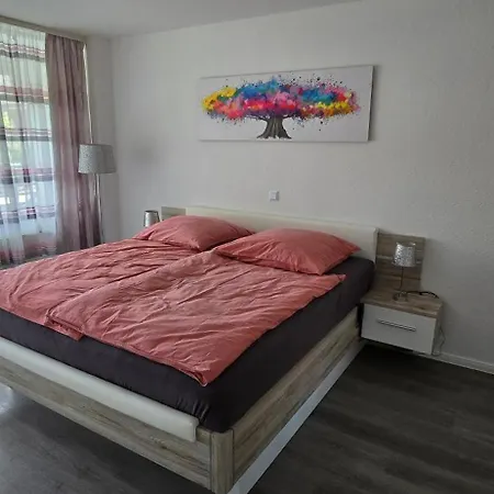Zimmer Mit Doppelbett Und Gemeinsames Bad *
