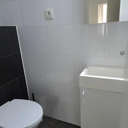 Zimmer Mit Doppelbett Und Gemeinsames Bad アパート *